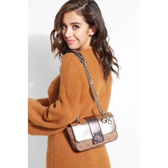 Guess logo city crossbody Clearance